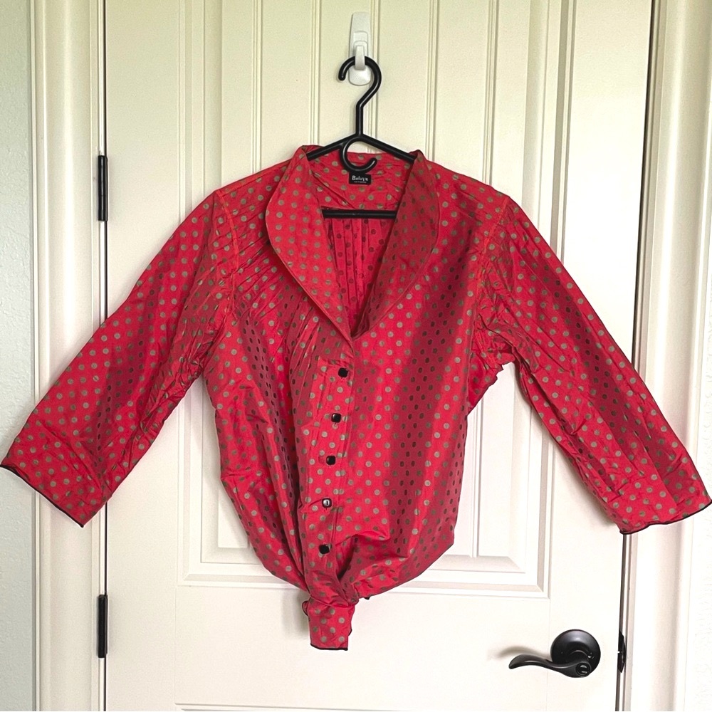 👚BELUVA San Francisco Polka Dot
Crinkle Blouse Green/Raspberry